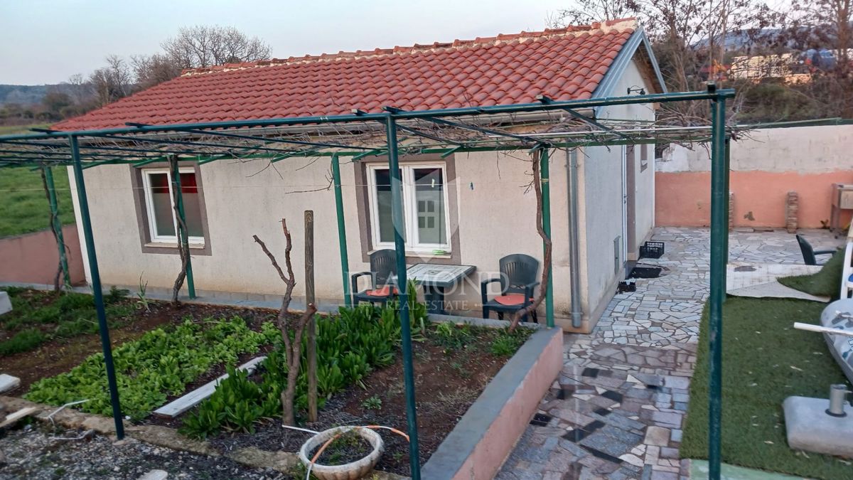 OCCASIONE!! ROVIGNO! TRE CASE E UNA PISCINA!