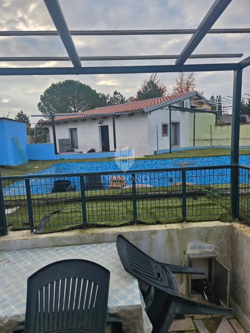 OCCASIONE!! ROVIGNO! TRE CASE E UNA PISCINA!