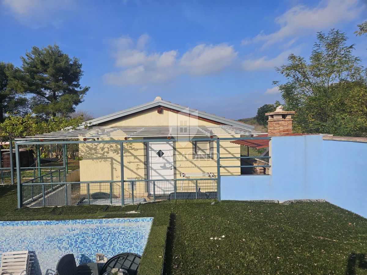 OCCASIONE!! ROVIGNO! TRE CASE E UNA PISCINA!