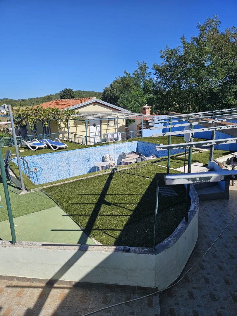 OCCASIONE!! ROVIGNO! TRE CASE E UNA PISCINA!