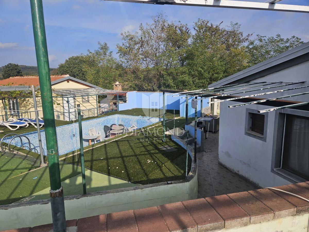 OCCASIONE!! ROVIGNO! TRE CASE E UNA PISCINA!