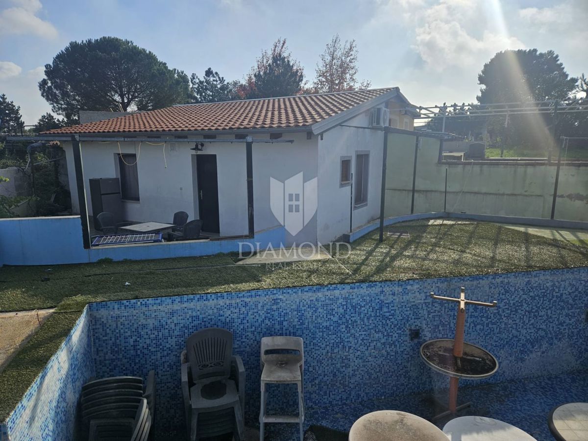 OCCASIONE!! ROVIGNO! TRE CASE E UNA PISCINA!