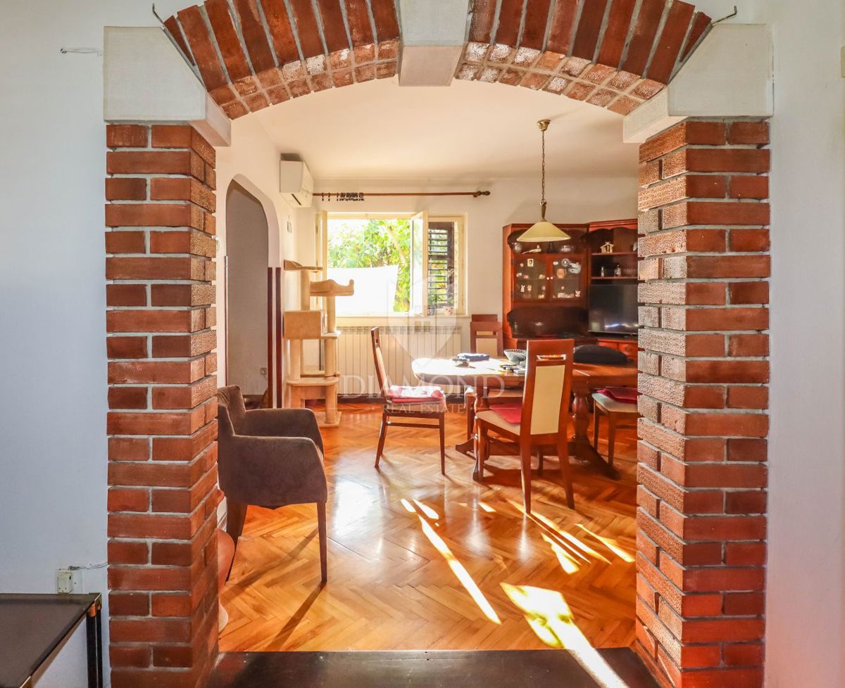 OCCASIONE! ROVIGNO! APPARTAMENTO, GIARDINO, PARCHEGGIO!