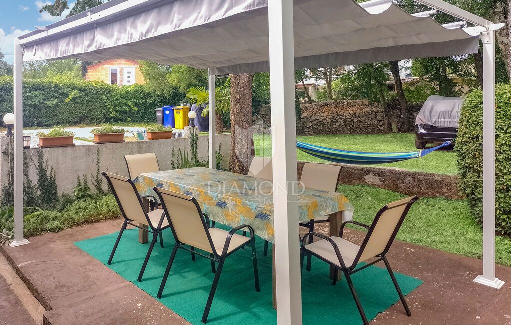 Casa con giardino a Šilo vicino al mare