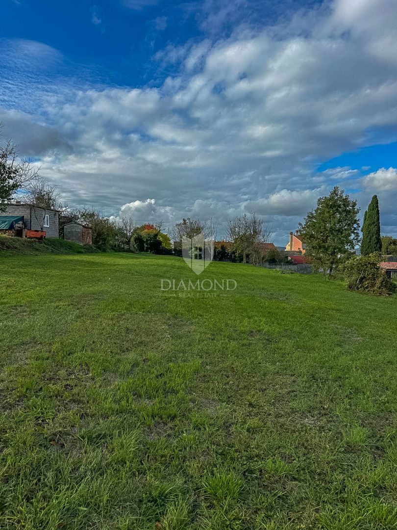 Montona, terreno edificabile ideale per la Vostra casa in Istria!