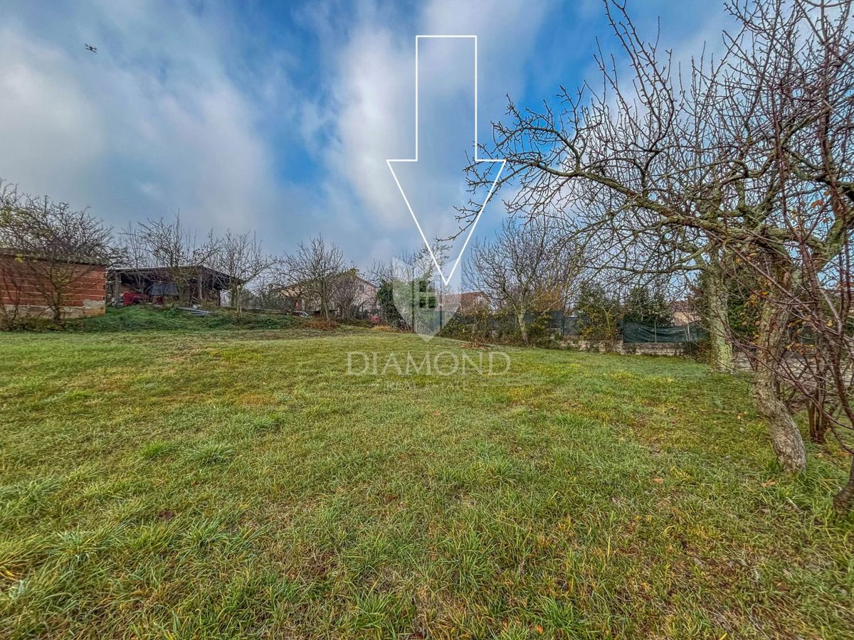 Montona, terreno edificabile ideale per la Vostra casa in Istria!