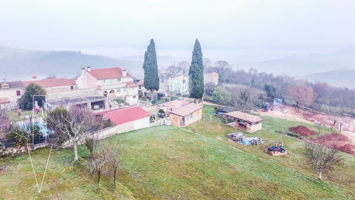 Montona, terreno edificabile ideale per la Vostra casa in Istria!