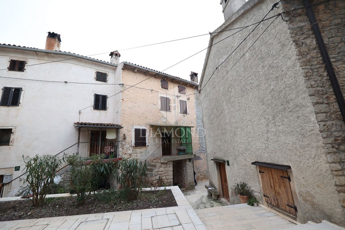 Esclusiva, Bale, casa in pietra nel centro storico