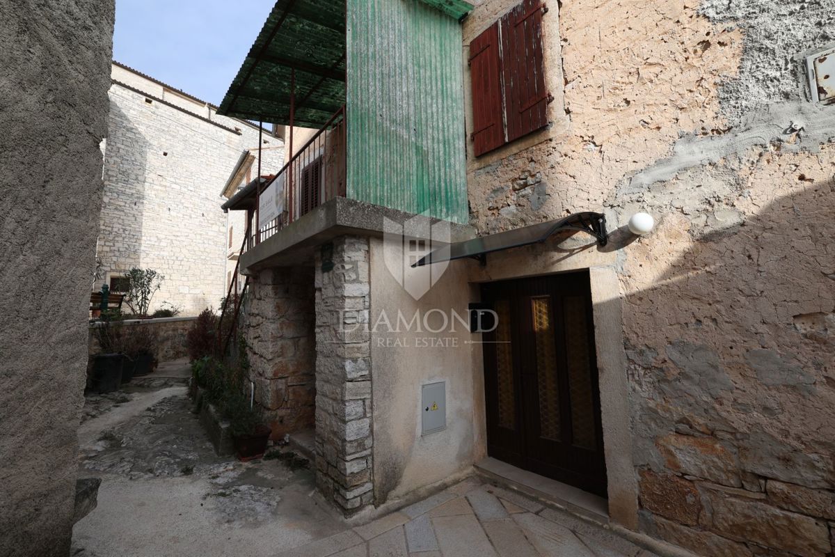 Esclusiva, Bale, casa in pietra nel centro storico