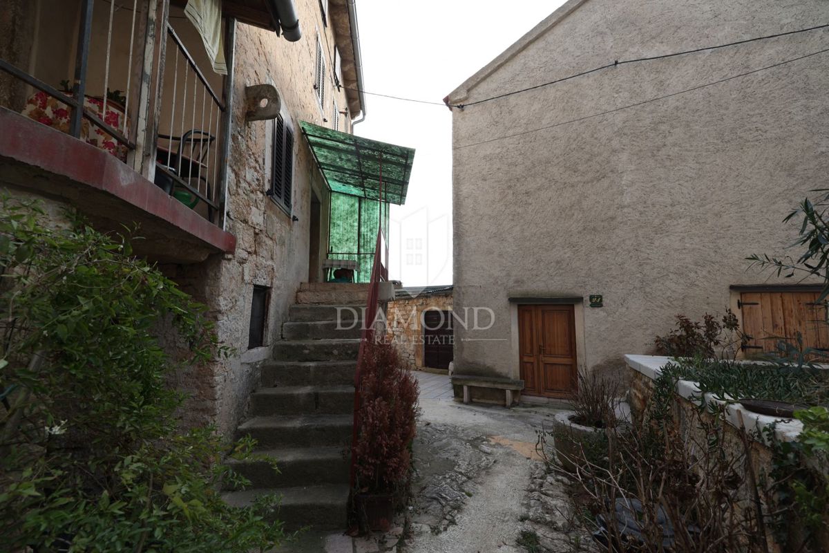 Esclusiva, Bale, casa in pietra nel centro storico