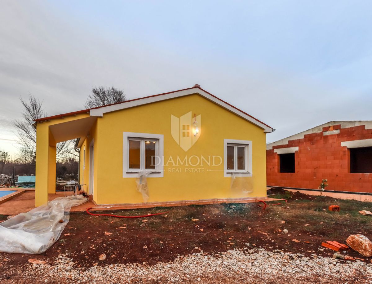 Svetvinčenat, dintorni, graziosa casa con piscina