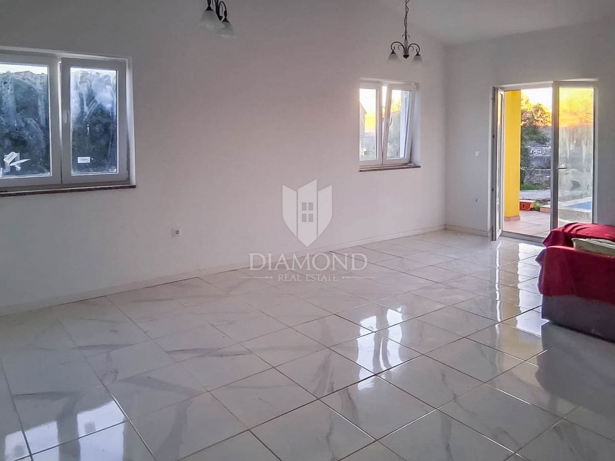 Svetvinčenat, dintorni, graziosa casa con piscina