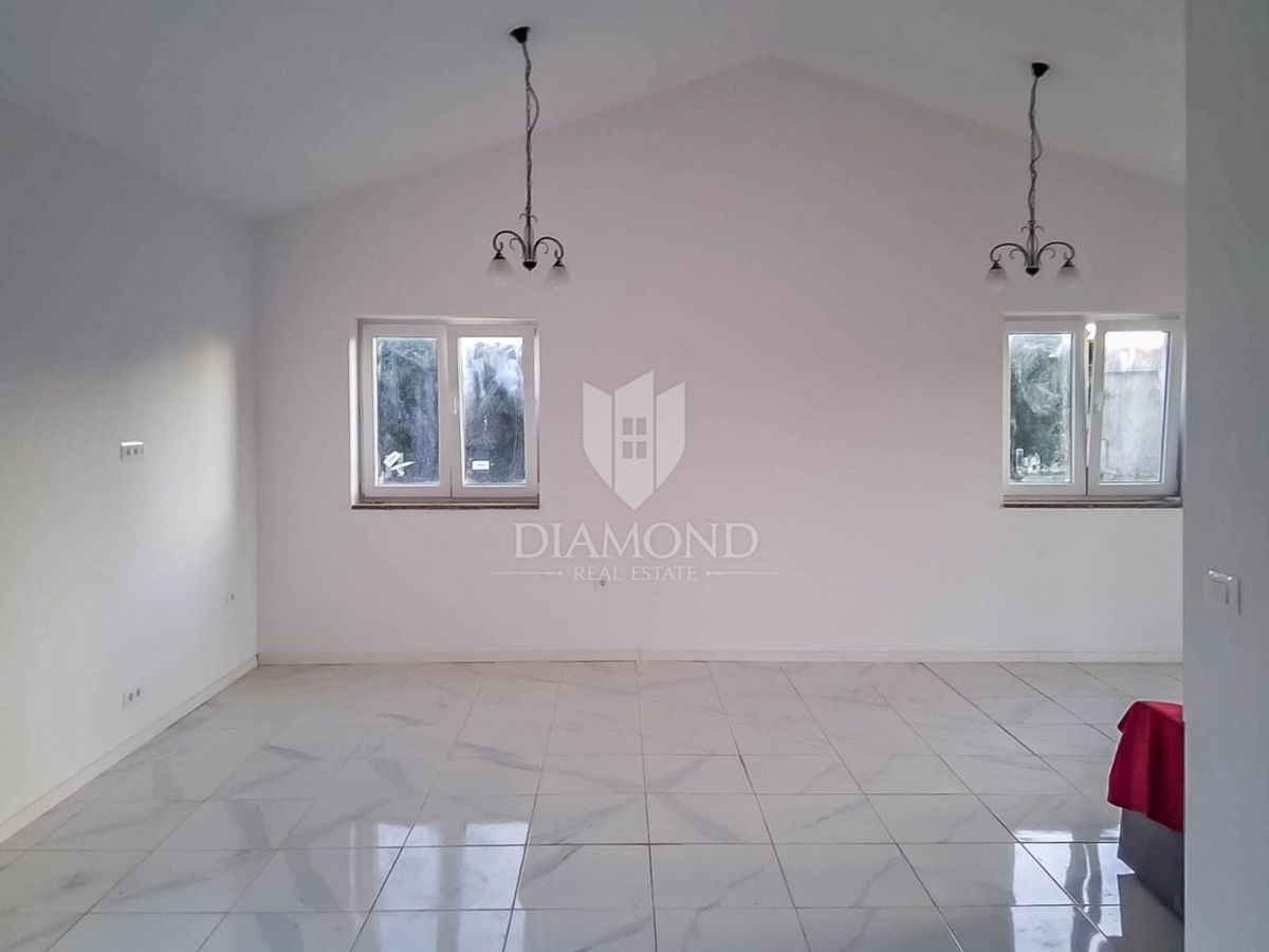 Svetvinčenat, dintorni, graziosa casa con piscina