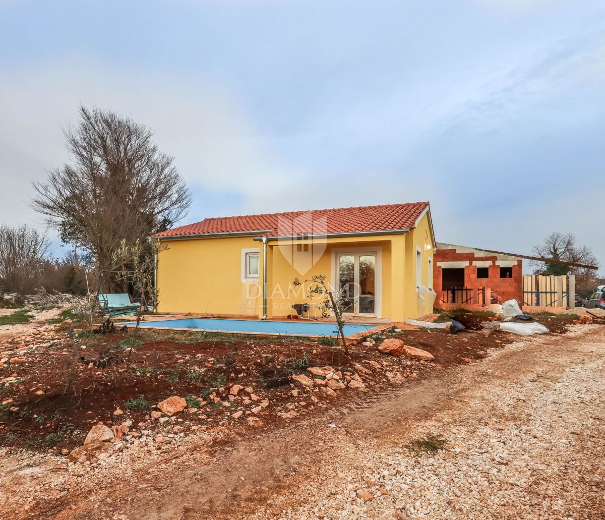 Svetvinčenat, dintorni, graziosa casa con piscina