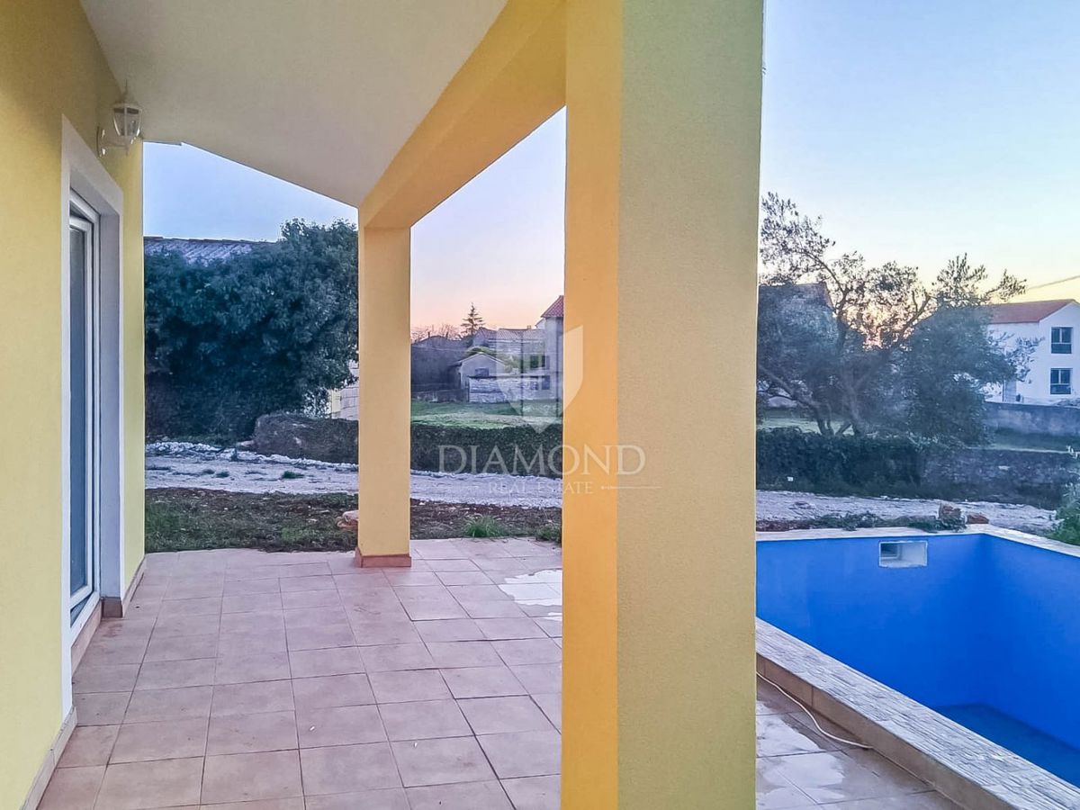 Svetvinčenat, dintorni, graziosa casa con piscina