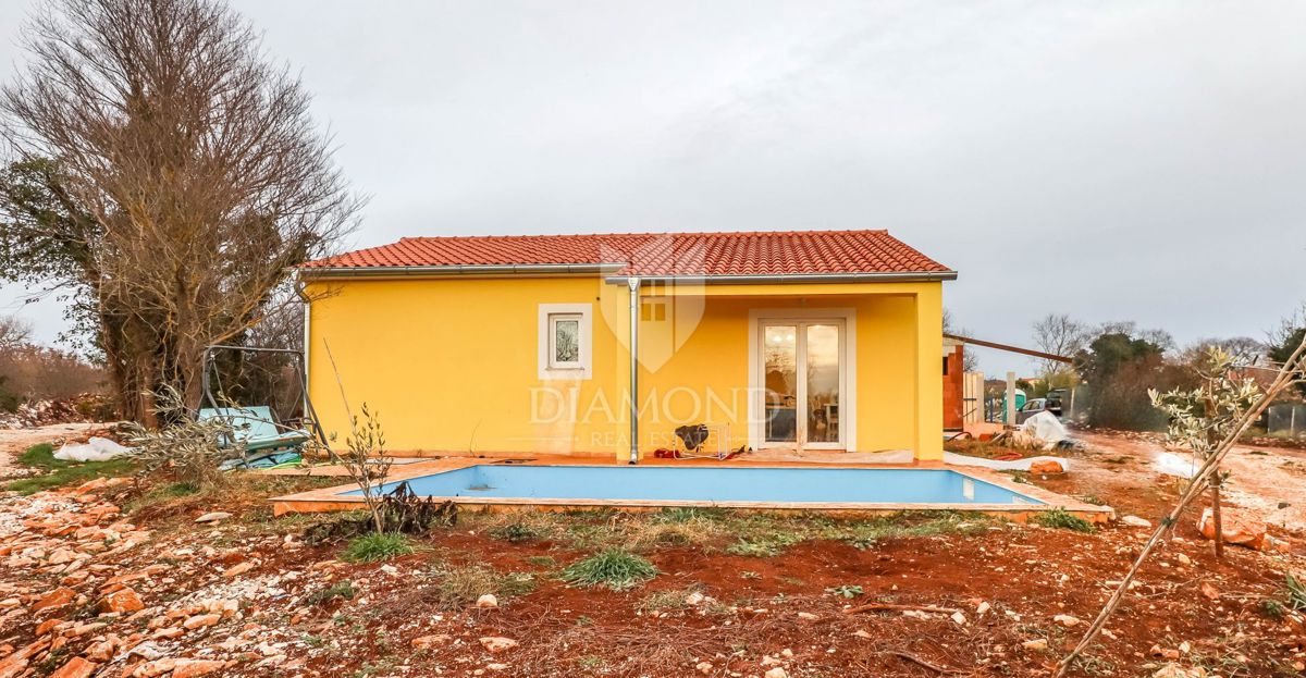 Svetvinčenat, dintorni, graziosa casa con piscina