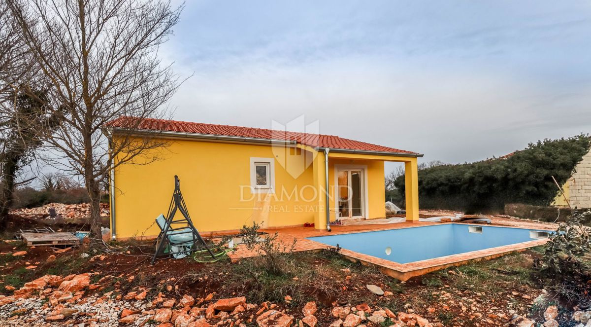 Svetvinčenat, dintorni, graziosa casa con piscina