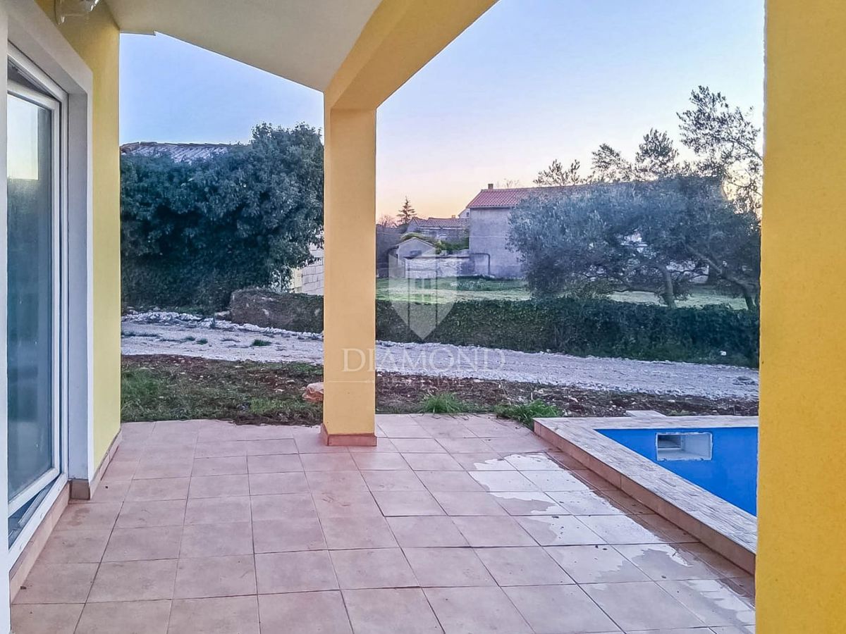 Svetvinčenat, dintorni, graziosa casa con piscina