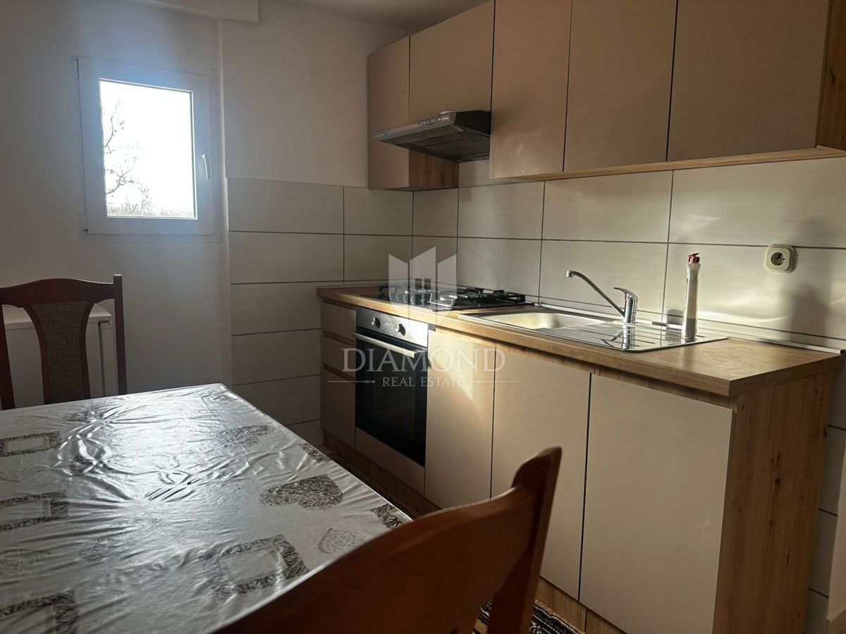 Poreč – Casa legalizzata su ampio terreno agricolo