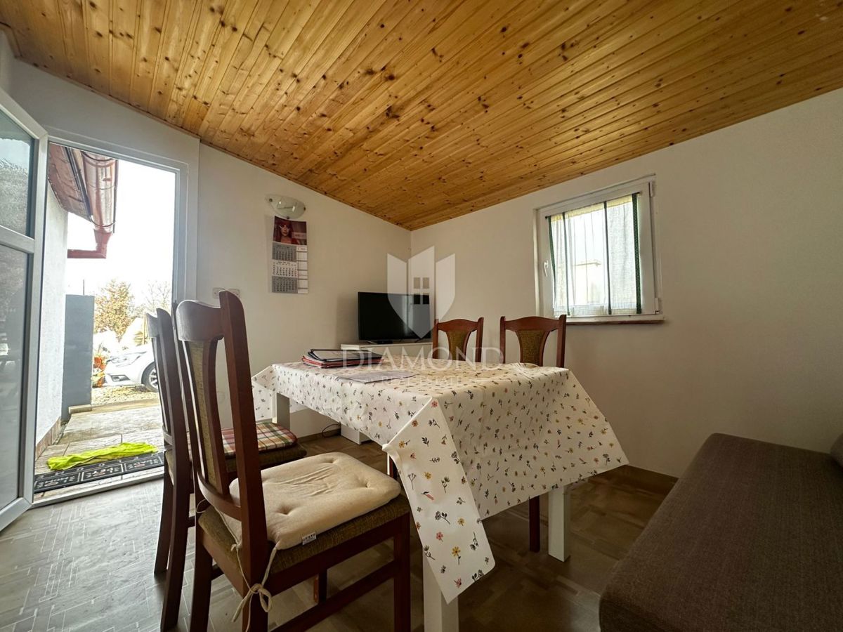 Poreč – Casa legalizzata su ampio terreno agricolo