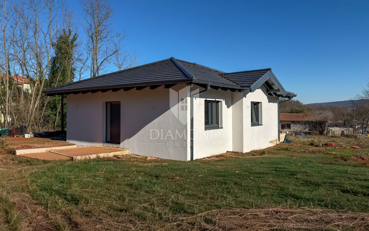 Labin, casa nuova su un unico livello in posizione top