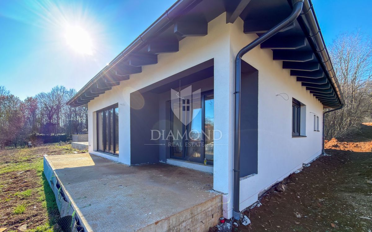 Labin, casa nuova su un unico livello in posizione top