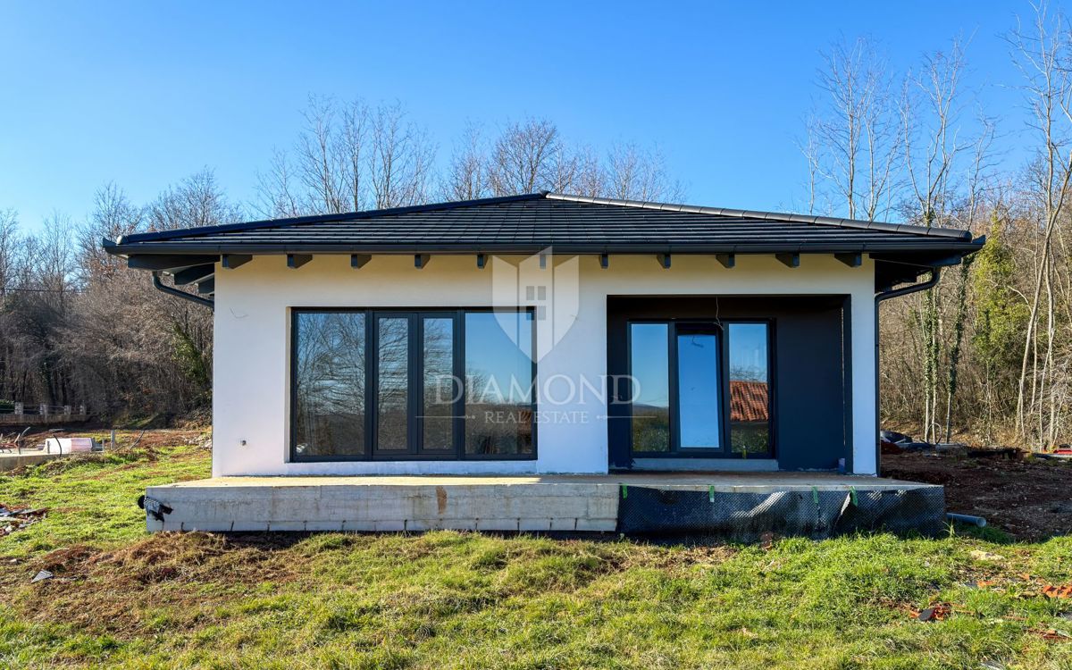 Labin, casa nuova su un unico livello in posizione top