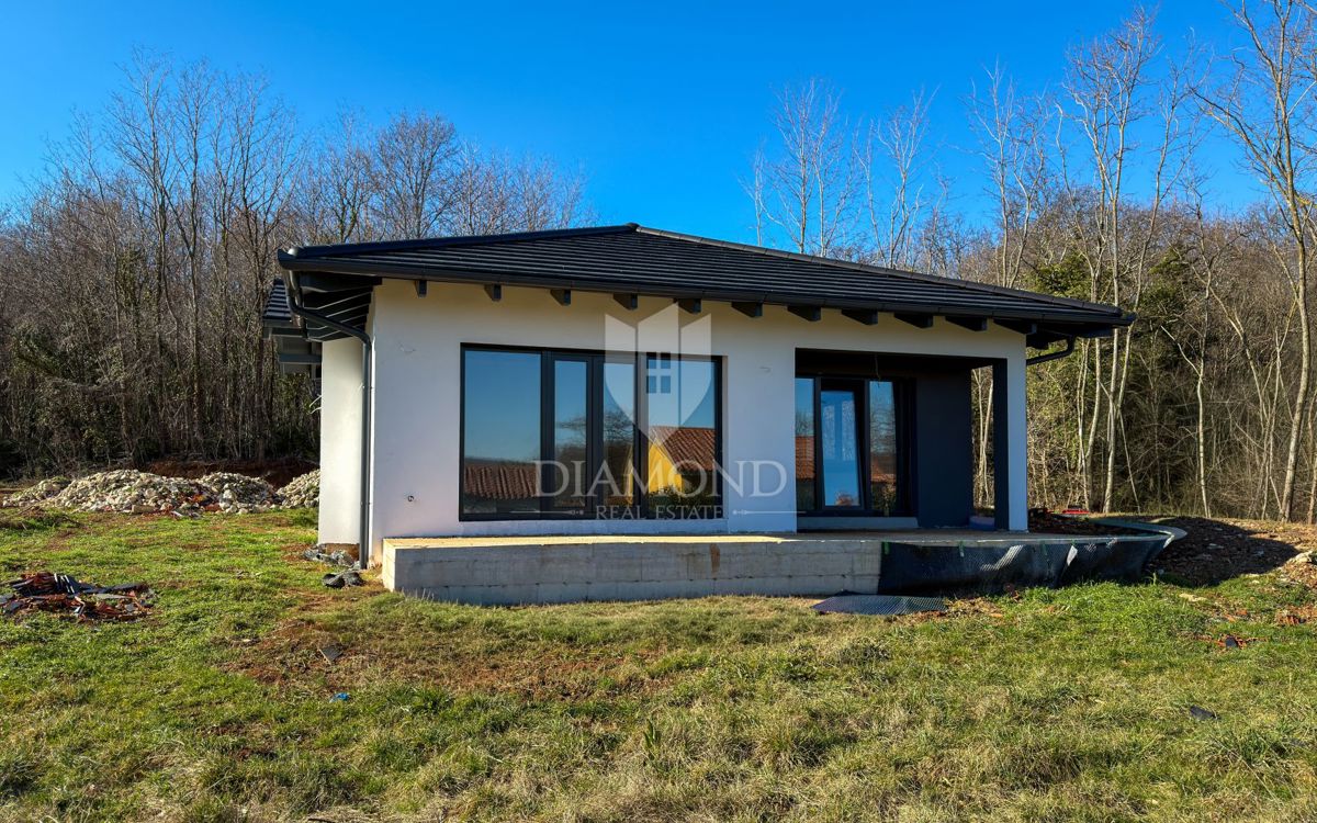 Labin, casa nuova su un unico livello in posizione top