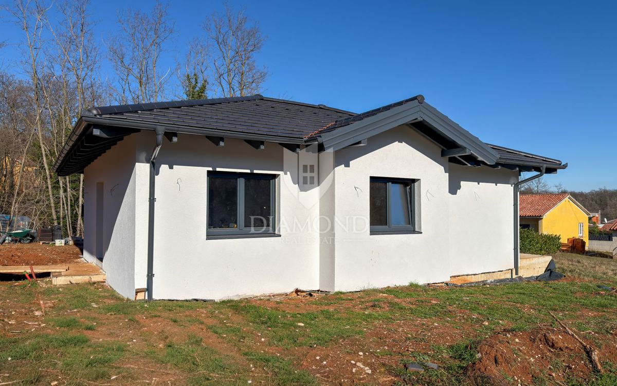 Labin, casa nuova su un unico livello in posizione top