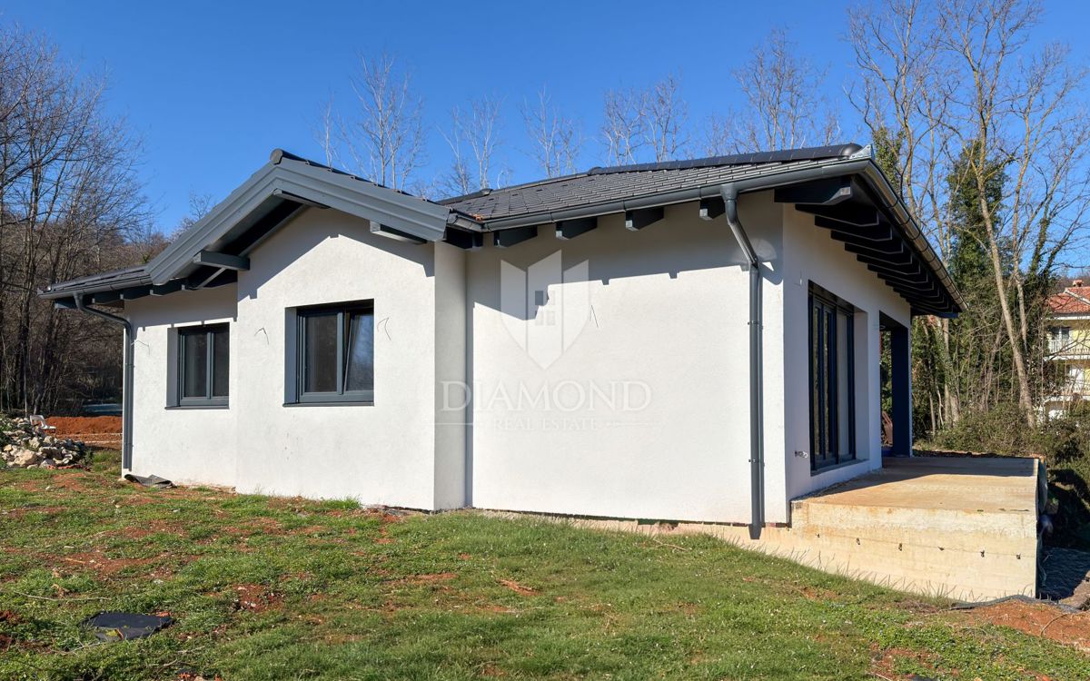 Labin, casa nuova su un unico livello in posizione top