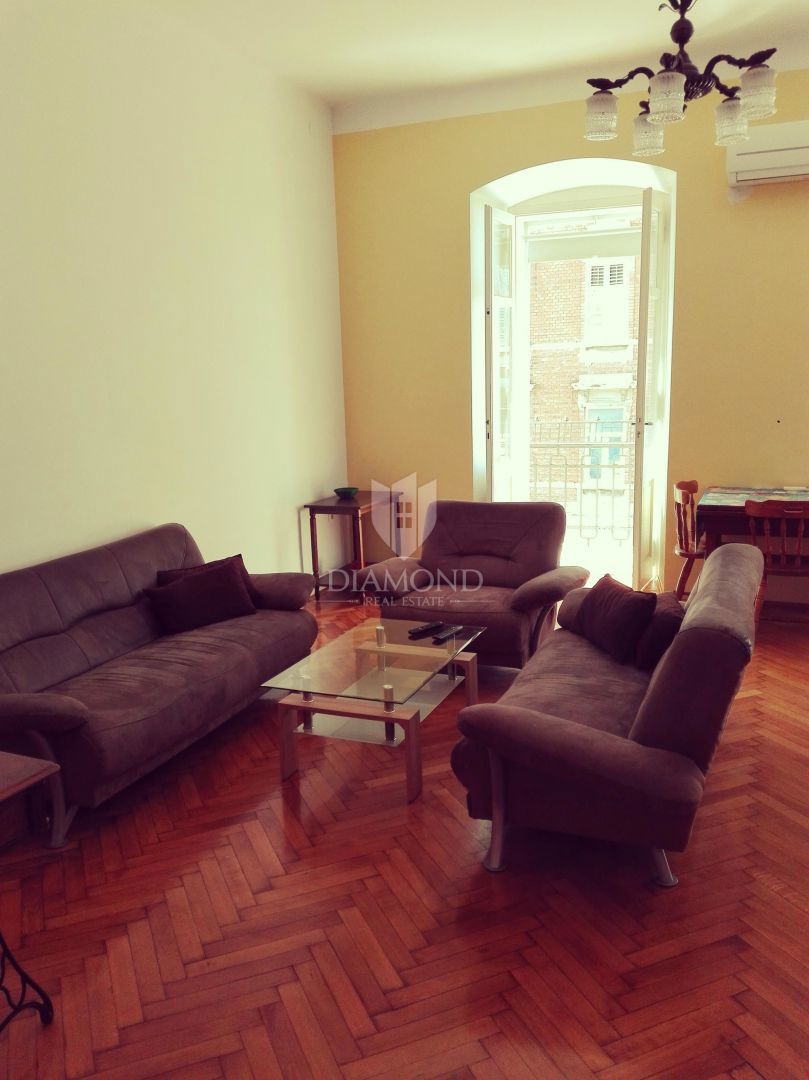 RIJEKA, CENTRO – APPARTAMENTO CON DUE BALCONI