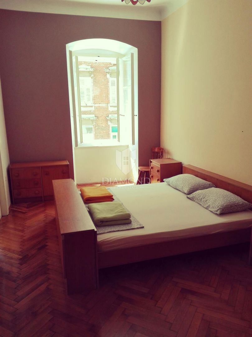 RIJEKA, CENTRO – APPARTAMENTO CON DUE BALCONI