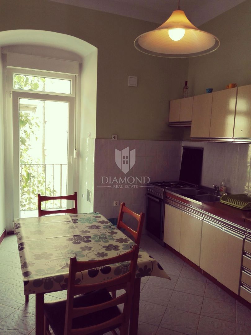 RIJEKA, CENTRO – APPARTAMENTO CON DUE BALCONI