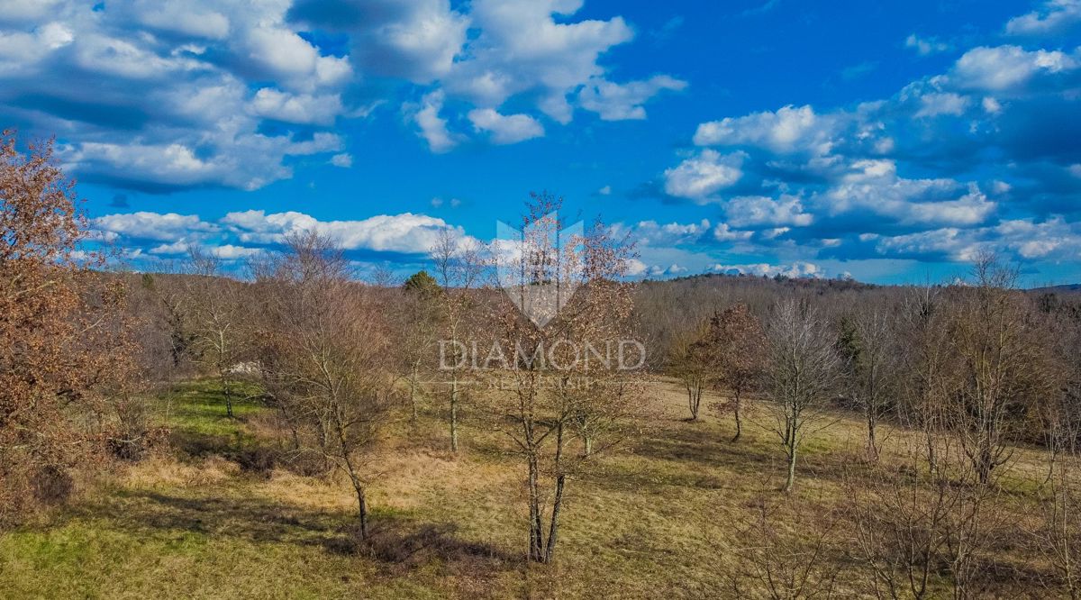 Buie, splendido terreno di 1022 m² in posizione tranquilla!