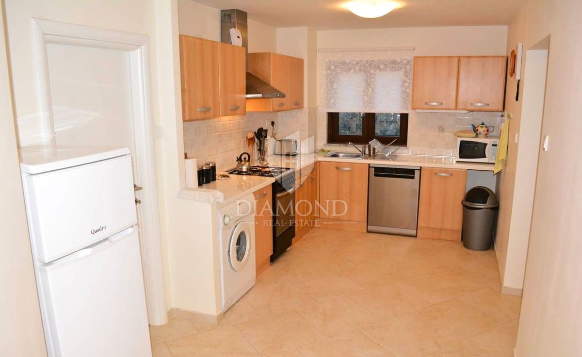 Casa con piscina e due appartamenti - a 5 km dal mare e dal centro di Parenzo!