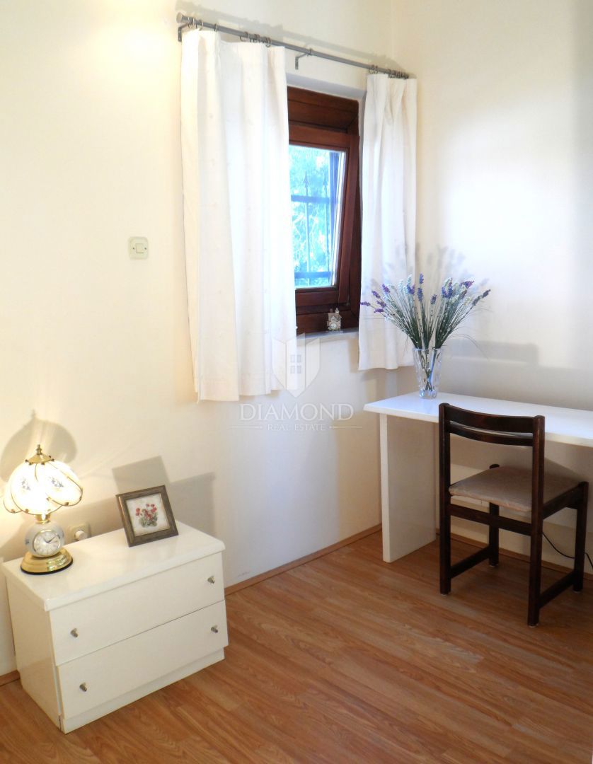 Casa con piscina e due appartamenti - a 5 km dal mare e dal centro di Parenzo!