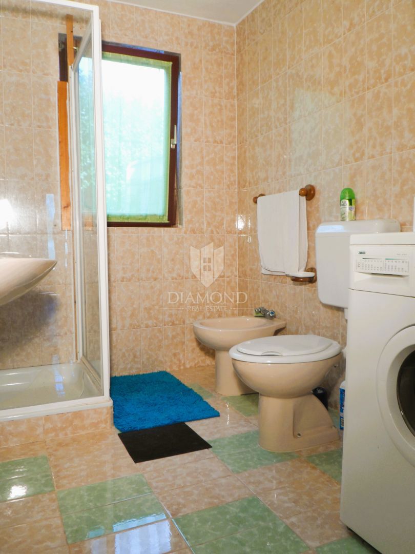 Casa con piscina e due appartamenti - a 5 km dal mare e dal centro di Parenzo!