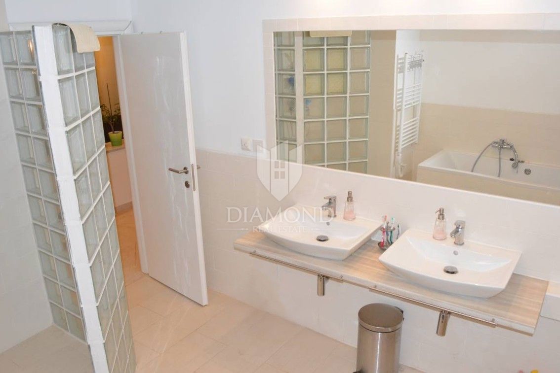 Casa con piscina e due appartamenti - a 5 km dal mare e dal centro di Parenzo!