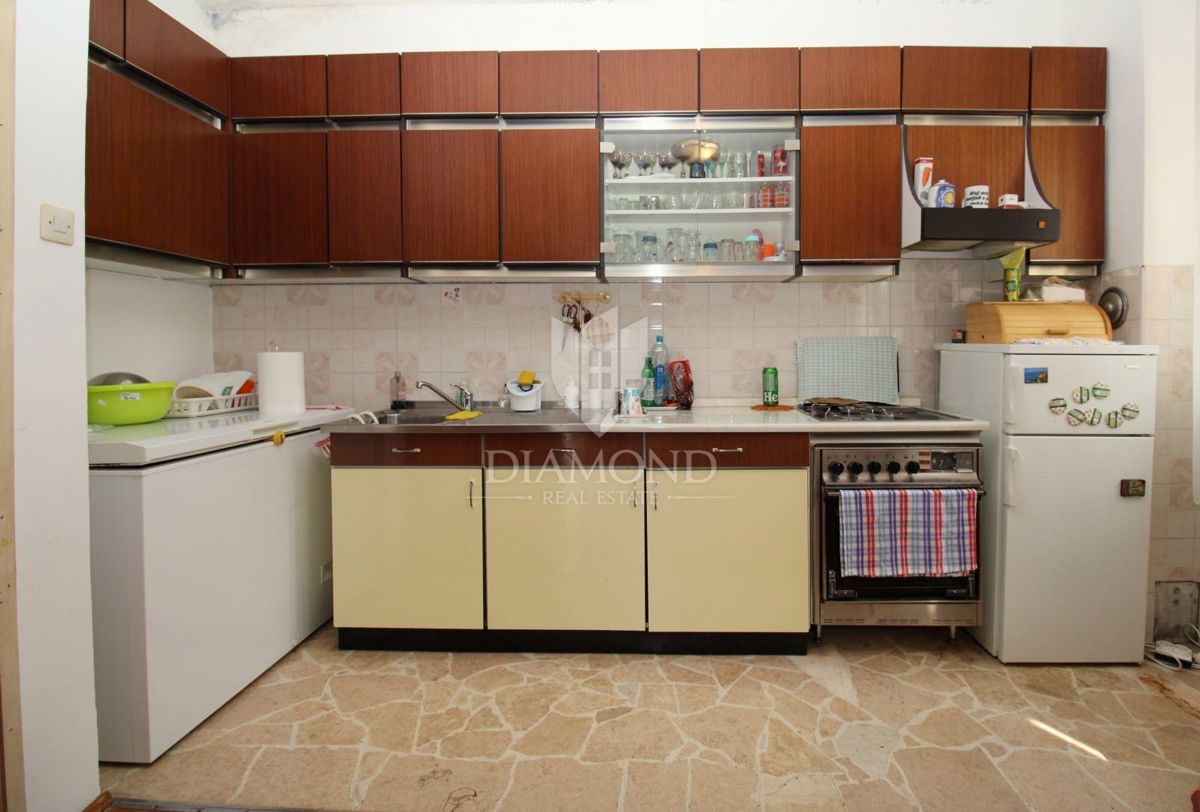 FIUME – THREE-BEDROOM APARTMENT WITH GARAGES