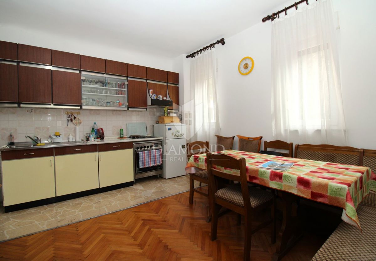 FIUME – THREE-BEDROOM APARTMENT WITH GARAGES