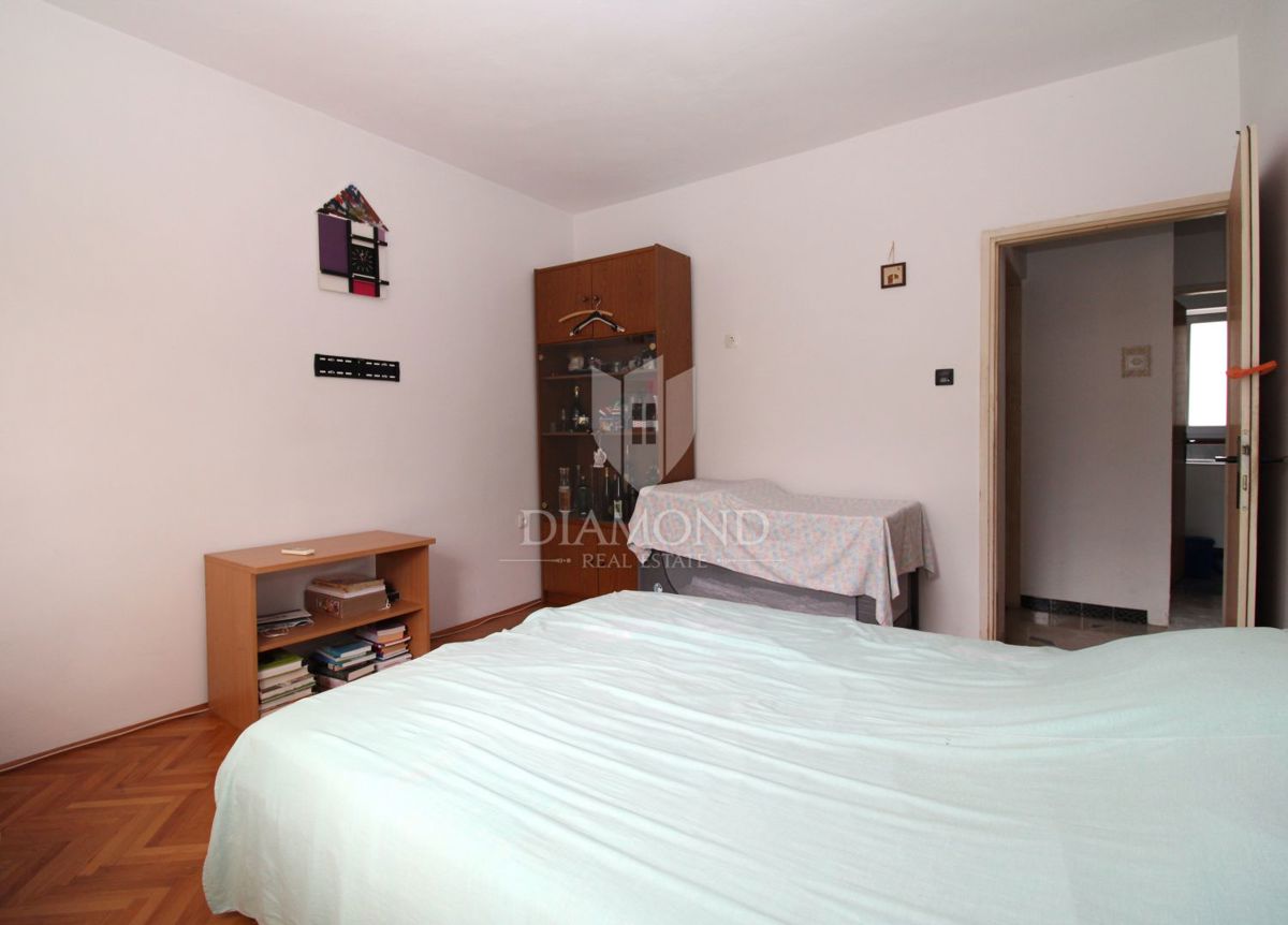 FIUME – THREE-BEDROOM APARTMENT WITH GARAGES