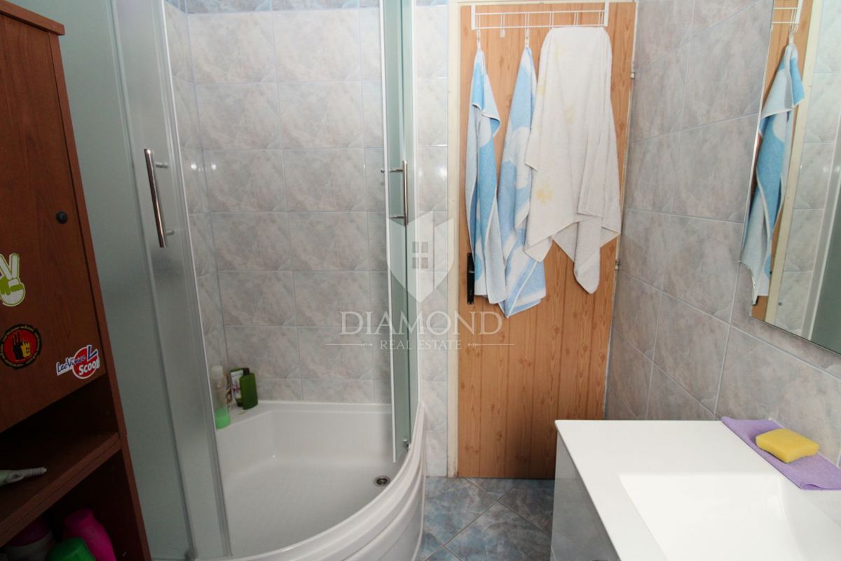 FIUME – THREE-BEDROOM APARTMENT WITH GARAGES