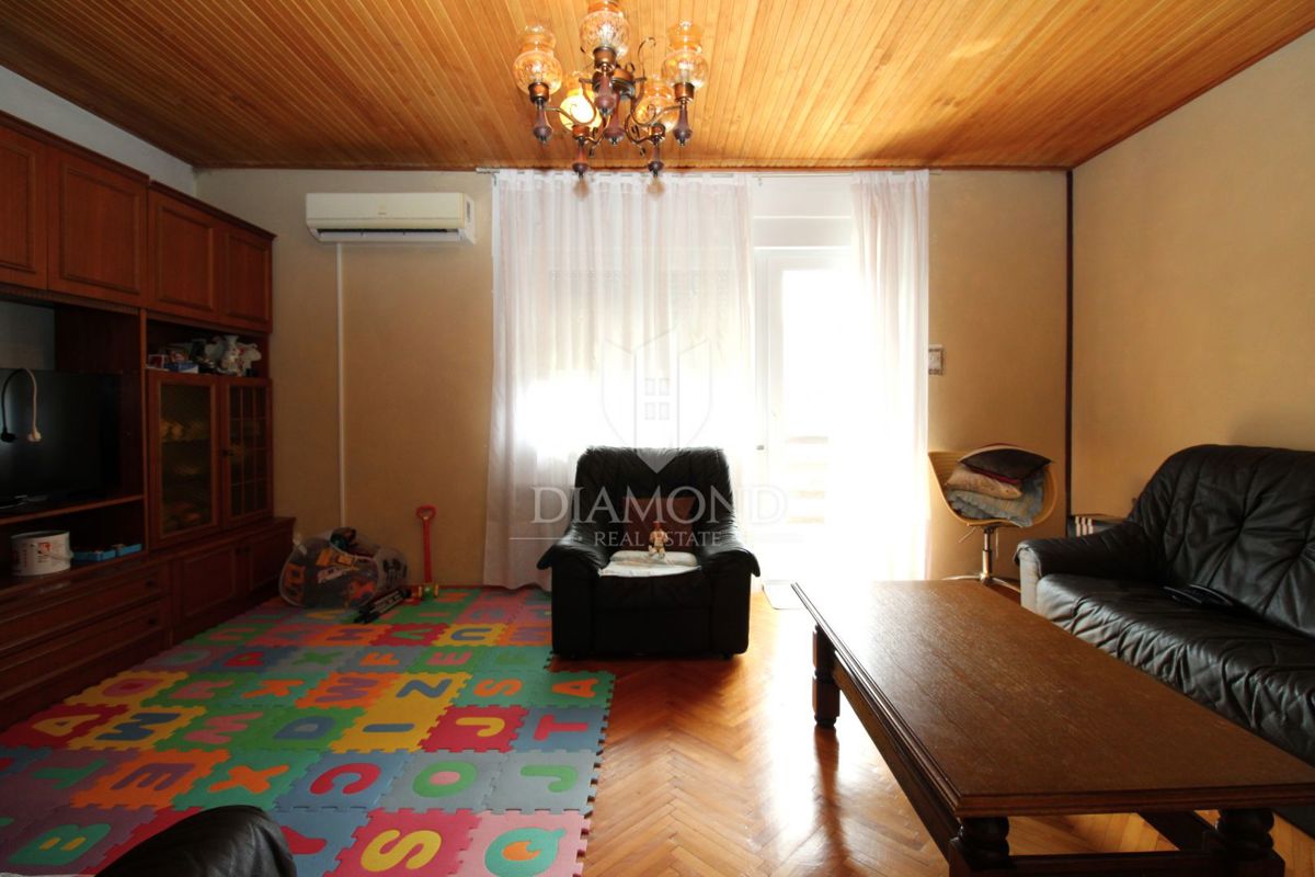 FIUME – THREE-BEDROOM APARTMENT WITH GARAGES