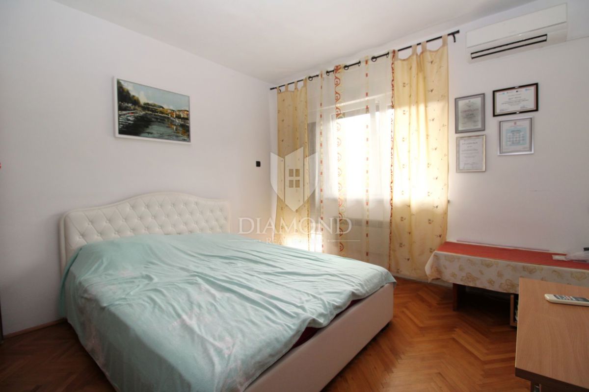 FIUME – THREE-BEDROOM APARTMENT WITH GARAGES