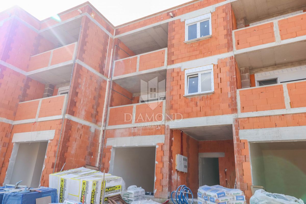 Pola: confortevole appartamento con 2 camere da letto e 2 posti auto.