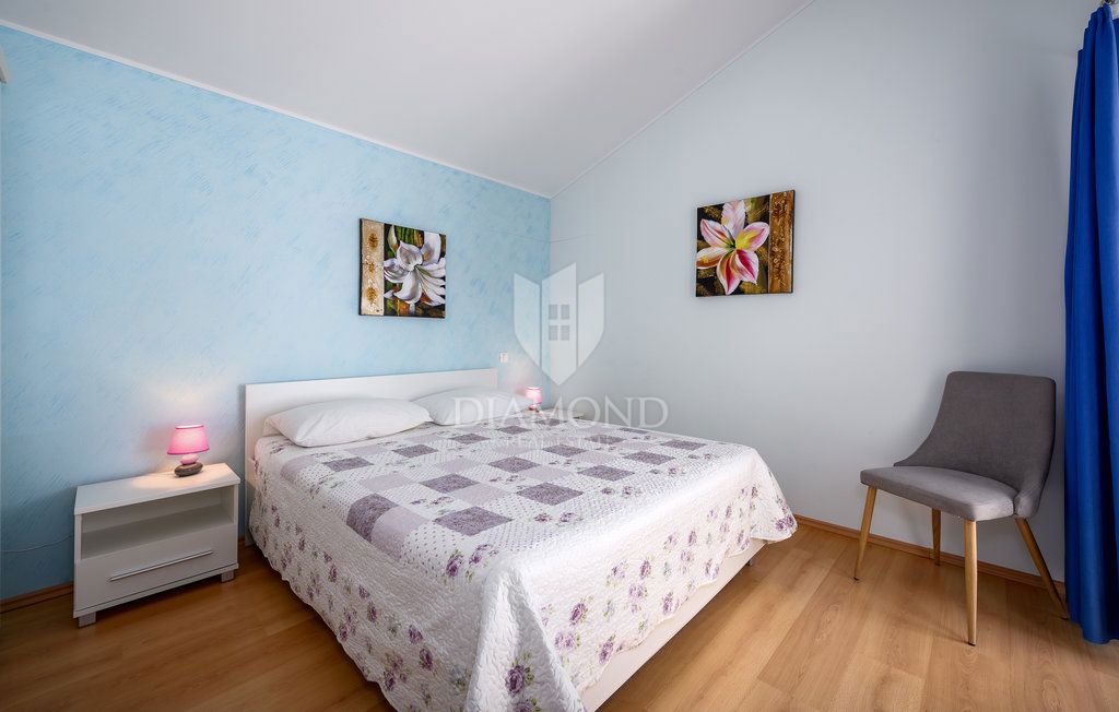 Parenzo, dintorni, villa con piscina immersa nel verde