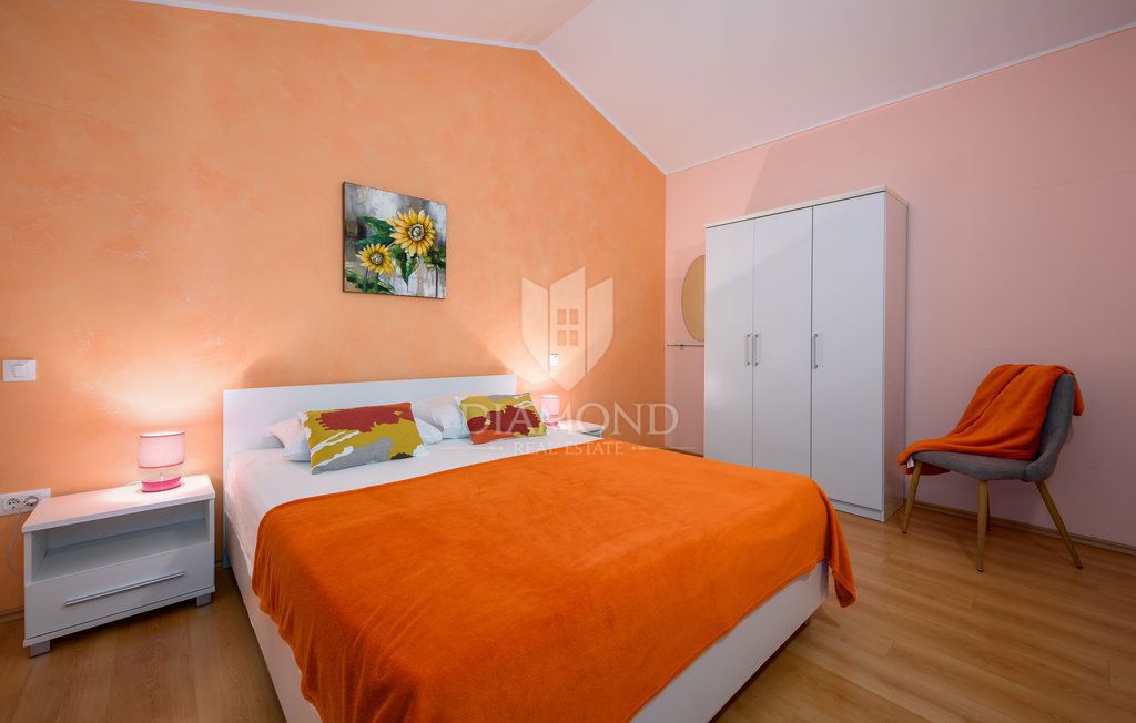 Parenzo, dintorni, villa con piscina immersa nel verde