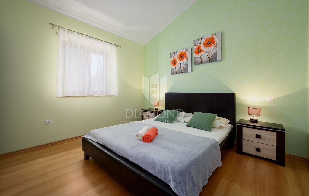 Parenzo, dintorni, villa con piscina immersa nel verde