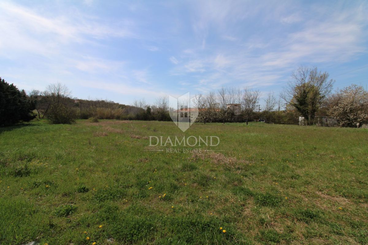 Labin, terreno edificabile a 2,5 km dal centro città