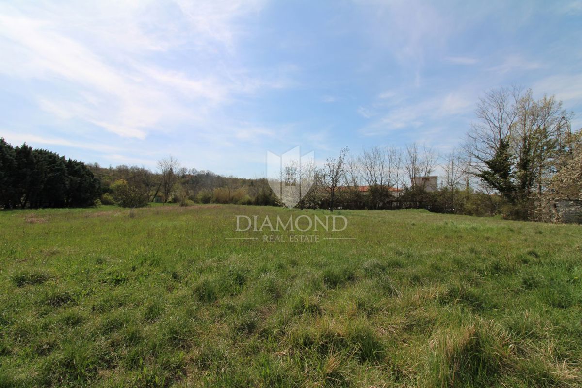 Labin, terreno edificabile a 2,5 km dal centro città